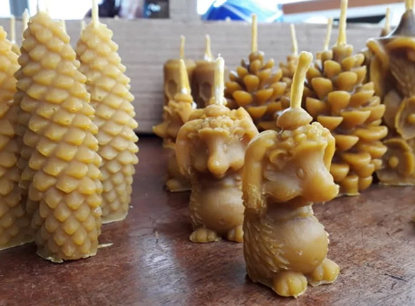 Bougies artisanales à la cire d’abeille, fabriquées en Périgord