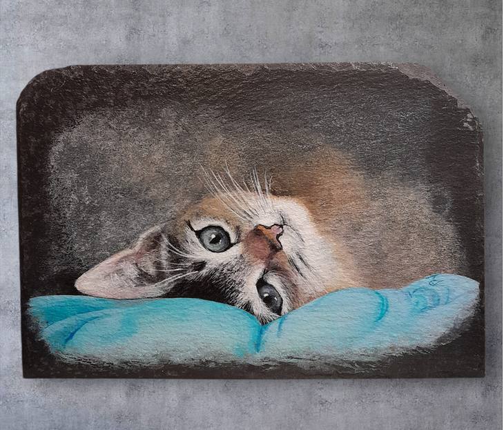 portrait de chat peint sur Ardoise. Une création de Créartcathy