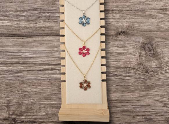 pendentif fleur en perles tissées