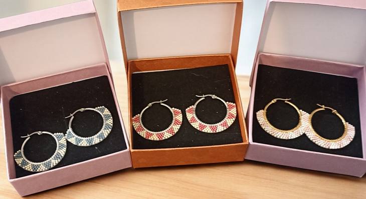 boucles d'oreilles en perles tissées