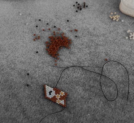 Tissage de perles par la créatrice la fée du joli